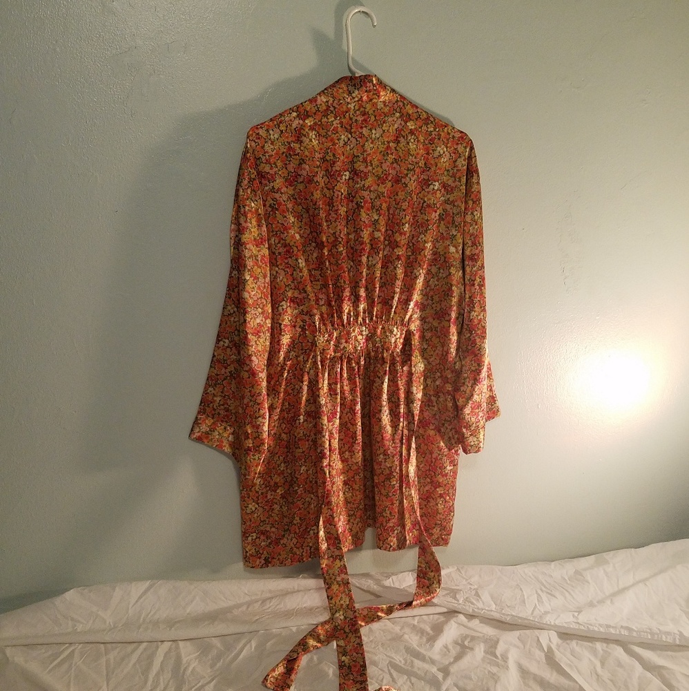 Floral/Summer/Spring Satin Victoria Secret Robe - Picture 4 of 4